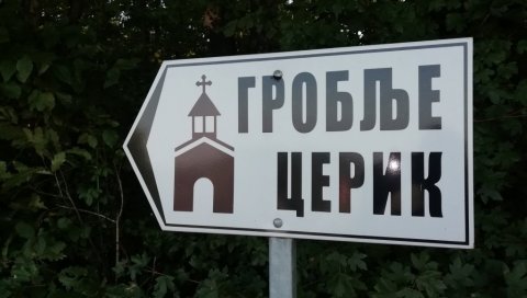 ОДСЕКАО СЕБИ ПРСТЕ СЕКИРОМ ЗБОГ ОПТУЖБИ ДА ЈЕ КРАО НОВАЦ ИЗ КАПЕЛА: Ужас током сахране у Прњавору, крв шикљала у млазевима! ОДСЕКАО СЕБИ ПРСТЕ СЕКИРОМ ЗБОГ ОПТУЖБИ ДА ЈЕ КРАО НОВАЦ ИЗ КАПЕЛА: Ужас током сахране у Прњавору, крв шикљала у млазевима!