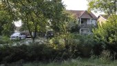 МАЈКУ УБИО У КУЋИ, А СЕБЕ У ШИПРАЖЈУ: Мотив породичне трагедије у београдском насељу Котеж засад непознат истражитељима МАЈКУ УБИО У КУЋИ, А СЕБЕ У ШИПРАЖЈУ: Мотив породичне трагедије у београдском насељу Котеж засад непознат истражитељима