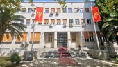 БАНКАРИ ЈЕДИНИ ПРОФИТИРАЛИ У КРИЗИ: Потребна помоћ народу, рате одложити 90 дана БАНКАРИ ЈЕДИНИ ПРОФИТИРАЛИ У КРИЗИ: Потребна помоћ народу, рате одложити 90 дана