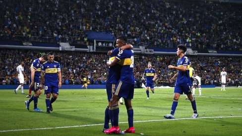 NAPADAČ PREBIO DEVOJKU, PA IZBAČEN IZ KLUBA: Boka Juniors više ne računa na golgetera (FOTO) NAPADAČ PREBIO DEVOJKU, PA IZBAČEN IZ KLUBA: Boka Juniors više ne računa na golgetera (FOTO)