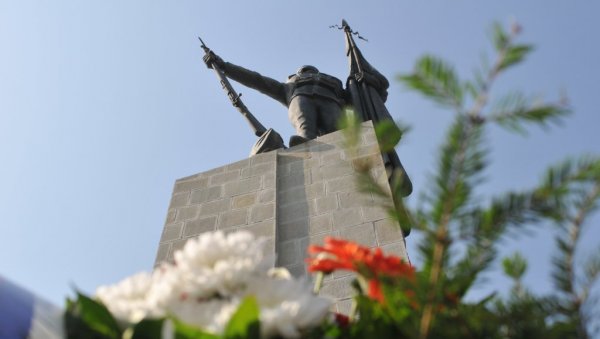 СЕЋАЊЕ НА СОЛУНЦЕ: И у Краљеву обележена годишњица пробоја Солунског фронта СЕЋАЊЕ НА СОЛУНЦЕ: И у Краљеву обележена годишњица пробоја Солунског фронта