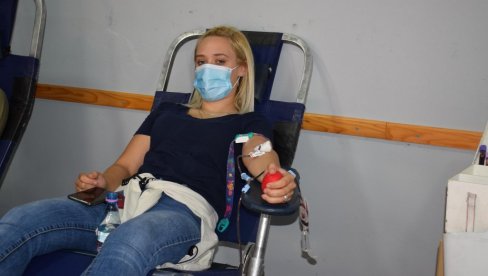 ПРИКУПЉЕНО 36 ЈЕДИНИЦА КРВИ: Хуманитарна акција Црвеног крста у Сомбору ПРИКУПЉЕНО 36 ЈЕДИНИЦА КРВИ: Хуманитарна акција Црвеног крста у Сомбору