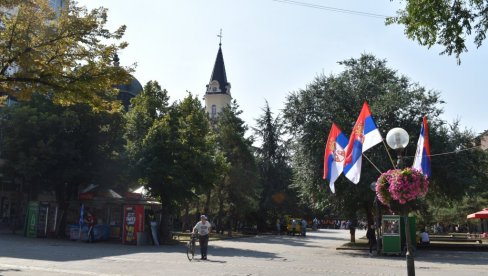 КИКИНДА ДАНАС У ЗНАКУ НАЦИОНАЛНЕ ЗАСТАВЕ КИКИНДА ДАНАС У ЗНАКУ НАЦИОНАЛНЕ ЗАСТАВЕ