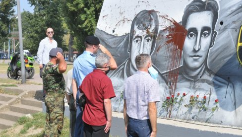 КУКАВИЧКИ ЧИН ВАНДАЛА: Оскрнављени мурал посвећен херојима са Кошара узбуркао страсти у Краљеву КУКАВИЧКИ ЧИН ВАНДАЛА: Оскрнављени мурал посвећен херојима са Кошара узбуркао страсти у Краљеву