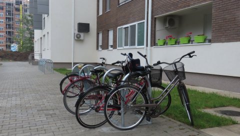 СИГУРНИЈЕ ЗА ВЛАСНИКЕ „ДВОТОЧКАША“: Акција постављања држача за бицикле ЈКП Паркинг сервис у Новом Саду (ФОТО) СИГУРНИЈЕ ЗА ВЛАСНИКЕ „ДВОТОЧКАША“: Акција постављања држача за бицикле ЈКП Паркинг сервис у Новом Саду (ФОТО)