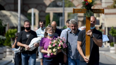 ODE NAŠ BORA, BEZ REČI: Borislav Komad, dugogodišnji novinar Novosti, sahranjen na Novom groblju ODE NAŠ BORA, BEZ REČI: Borislav Komad, dugogodišnji novinar Novosti, sahranjen na Novom groblju