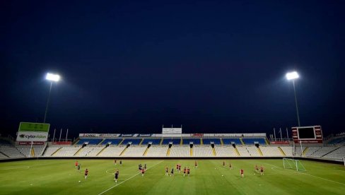FOTO-UBOD: Loš teren i zaključan šesnaesterac dočekali dočekali Crvenu zvezdu (FOTO) FOTO-UBOD: Loš teren i zaključan šesnaesterac dočekali dočekali Crvenu zvezdu (FOTO)