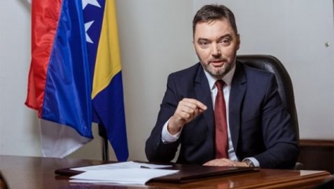 СТАША КОШАРАЦ МИНИСТАР СПОЉНЕ ТРГОВИНЕ И ЕКОНОМСКИХ ОДНОСА: Политика ината угрожава здравље грађана у 13 општина СТАША КОШАРАЦ МИНИСТАР СПОЉНЕ ТРГОВИНЕ И ЕКОНОМСКИХ ОДНОСА: Политика ината угрожава здравље грађана у 13 општина