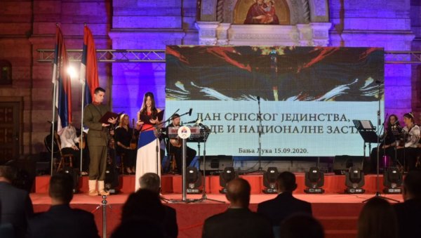 СЛОГОМ ПРОТИВ СВИХ ПРИТИСАКА: У Србији и Републици Српској обележен Дан српског јединства (ФОТО) СЛОГОМ ПРОТИВ СВИХ ПРИТИСАКА: У Србији и Републици Српској обележен Дан српског јединства (ФОТО)