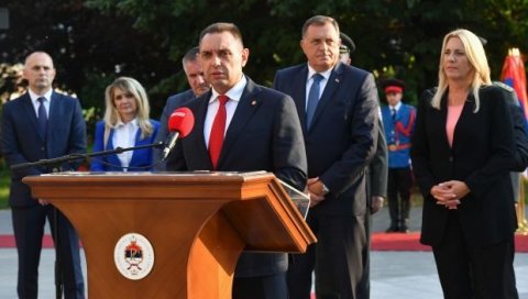 МИНИСТАР ВУЛИН У БАЊАЛУЦИ: Захваљујући политици Вучића и Додика, Срби са обе стране Дрине и Срби где год да живе ближе су једни другима МИНИСТАР ВУЛИН У БАЊАЛУЦИ: Захваљујући политици Вучића и Додика, Срби са обе стране Дрине и Срби где год да живе ближе су једни другима