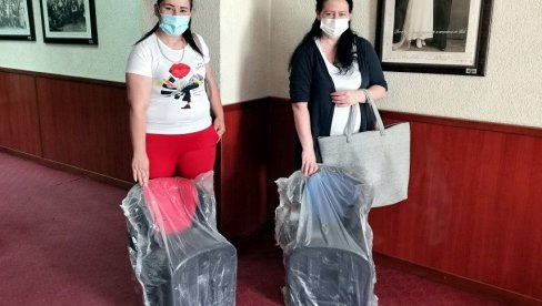 BEZBEDNOST ZA SVE BEBE: Podeljeno još 150 auto-sedišta BEZBEDNOST ZA SVE BEBE: Podeljeno još 150 auto-sedišta