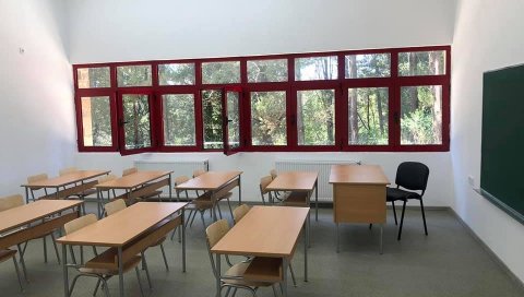ПРЕКОБРОЈНИ У УЧИОНИЦАМА: Деца са посебним потребама исељена из простора у ОШ Југославија у Бару ПРЕКОБРОЈНИ У УЧИОНИЦАМА: Деца са посебним потребама исељена из простора у ОШ Југославија у Бару