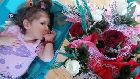 СЕЛО СЕ УЈЕДИНИЛО ДА ЂИНА ОЗДРАВИ: Житељи Сивца се укључили у битку за опоравак своје мале суграђанке, која се лечи од енцефалитиса СЕЛО СЕ УЈЕДИНИЛО ДА ЂИНА ОЗДРАВИ: Житељи Сивца се укључили у битку за опоравак своје мале суграђанке, која се лечи од енцефалитиса