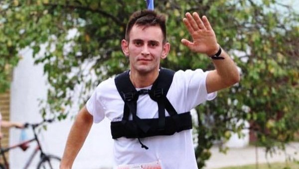 КИЛОМЕТРИ ЗА ЈУНАКЕ С КОСМЕТА: Маратонац из Оџака помаже ратним ветеранима КИЛОМЕТРИ ЗА ЈУНАКЕ С КОСМЕТА: Маратонац из Оџака помаже ратним ветеранима