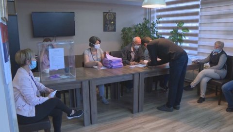 МАРАТОНСКИ ИЗБОРНИ ПРОЦЕС У ШАПЦУ: Треће гласање тек 3. октобра МАРАТОНСКИ ИЗБОРНИ ПРОЦЕС У ШАПЦУ: Треће гласање тек 3. октобра