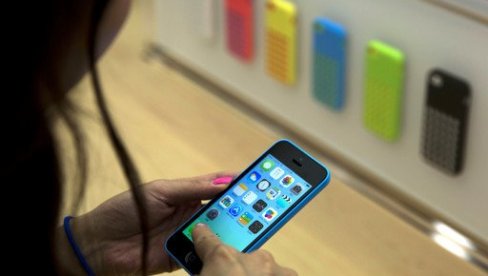 KORONA SE ŠIRI I PREKO MOBILNIH TELEFONA? Iznenađujući rezultati istraživanja italijanskih naučnika