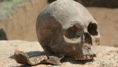 ПРОНАШЛИ ЛОБАЊУ НАБИЈЕНУ НА КОЛАЦ: Сумњају на секту, морбидна забава или је неко изводио обред ПРОНАШЛИ ЛОБАЊУ НАБИЈЕНУ НА КОЛАЦ: Сумњају на секту, морбидна забава или је неко изводио обред