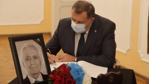 DVOSTRUKI ARŠINI U PREDSEDNIŠTVU BiH: Dodik ukazao na licemerje - odbili da odaju počast Momčilu Krajišniku DVOSTRUKI ARŠINI U PREDSEDNIŠTVU BiH: Dodik ukazao na licemerje - odbili da odaju počast Momčilu Krajišniku