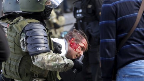 ОПОЗИЦИЈА У МИНСКУ САСТАВЉА ЦРНУ ЛИСТУ: Тихановска најавила списак полицајаца кривих за насиље на протестима ОПОЗИЦИЈА У МИНСКУ САСТАВЉА ЦРНУ ЛИСТУ: Тихановска најавила списак полицајаца кривих за насиље на протестима