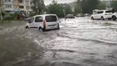 У МОСКВИ БЕСНИ УРАГАН: Улице претворене у реке - зацрнело се небо усред дана (ВИДЕО) У МОСКВИ БЕСНИ УРАГАН: Улице претворене у реке - зацрнело се небо усред дана (ВИДЕО)