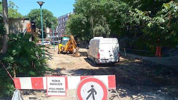 РЕКОНСТРУКЦИЈА У ЦЕНТРУ ПОЖАРЕВЦА: Уређује се стамбени блок Ламела РЕКОНСТРУКЦИЈА У ЦЕНТРУ ПОЖАРЕВЦА: Уређује се стамбени блок Ламела