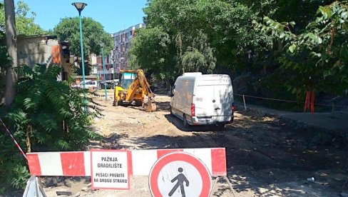 РЕКОНСТРУКЦИЈА У ЦЕНТРУ ПОЖАРЕВЦА: Уређује се стамбени блок Ламела РЕКОНСТРУКЦИЈА У ЦЕНТРУ ПОЖАРЕВЦА: Уређује се стамбени блок Ламела