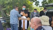 SAHRANJEN MOMČILO KRAJIŠNIK: Podnosio je sve hrabro i stameno (FOTO) SAHRANJEN MOMČILO KRAJIŠNIK: Podnosio je sve hrabro i stameno (FOTO)