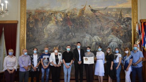 ЗНАЊЕМ ГРАДЕ БОЉЕ СУТРА: У Сомбору пријем за најбоље ученике ЗНАЊЕМ ГРАДЕ БОЉЕ СУТРА: У Сомбору пријем за најбоље ученике