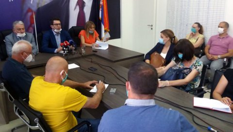 СНС ШАБАЦ: Зеленовић би да тужи народ суду у Стразбуру СНС ШАБАЦ: Зеленовић би да тужи народ суду у Стразбуру