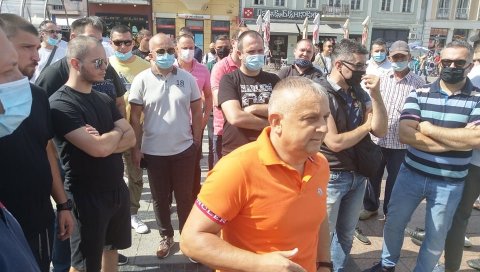 ПРОТЕСТ УГОСТИТЕЉА У НИШУ: Кафеџије без рачунице због нових превентивних мера локалне самоуправе ПРОТЕСТ УГОСТИТЕЉА У НИШУ: Кафеџије без рачунице због нових превентивних мера локалне самоуправе