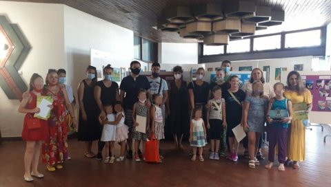 НАГРАДЕ ЗА КРЕАТИВНОСТ: Библиотека Центар за културу из Кладова наградила најбоље учеснике фото конкурса НАГРАДЕ ЗА КРЕАТИВНОСТ: Библиотека Центар за културу из Кладова наградила најбоље учеснике фото конкурса