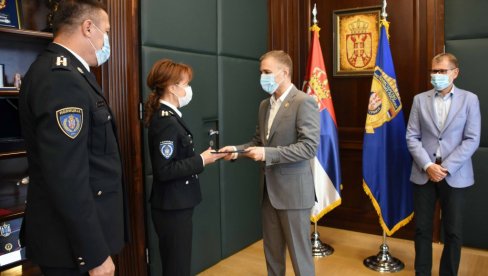 NOVI GENERALI U POLICIJI: Ministar Nebojša Stefanović uručio rešenja o unapređenju NOVI GENERALI U POLICIJI: Ministar Nebojša Stefanović uručio rešenja o unapređenju