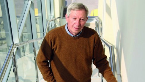 ODBLESAK LEPŠE STVARNOSTI: Pesnik Tomislav Marinković dobio nagradu Desanka Maksimović za 2020. godinu ODBLESAK LEPŠE STVARNOSTI: Pesnik Tomislav Marinković dobio nagradu Desanka Maksimović za 2020. godinu