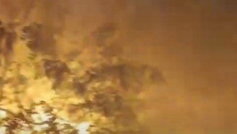 ВАТРЕНОМ СТИХИЈОМ УГРОЖЕНЕ И КУЋЕ: Поново велики пожар у Мостару (ВИДЕО) ВАТРЕНОМ СТИХИЈОМ УГРОЖЕНЕ И КУЋЕ: Поново велики пожар у Мостару (ВИДЕО)