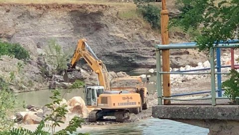 НЕ ПОШТУЈУ ВЛАДИНЕ ЗАБРАНЕ: Наставља се експлоатација речног материјала из Мораче НЕ ПОШТУЈУ ВЛАДИНЕ ЗАБРАНЕ: Наставља се експлоатација речног материјала из Мораче
