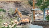 NE POŠTUJU VLADINE ZABRANE: Nastavlja se eksploatacija rečnog materijala iz Morače NE POŠTUJU VLADINE ZABRANE: Nastavlja se eksploatacija rečnog materijala iz Morače