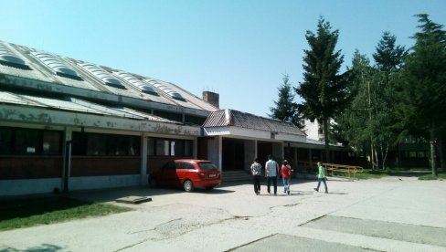 КОРОНЕ НЕМА У ВРАЊСКИМ ШКОЛАМА: Без потврђених случајева зазаре у граду под Пржаром КОРОНЕ НЕМА У ВРАЊСКИМ ШКОЛАМА: Без потврђених случајева зазаре у граду под Пржаром