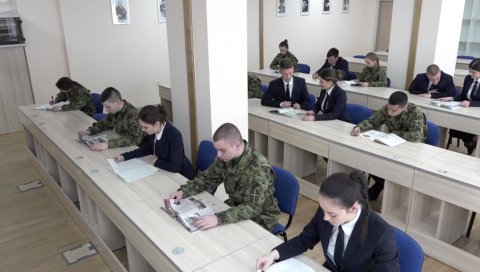 ВОЈНЕ ШКОЛЕ ОТВОРИЛЕ ВРАТА: Посете заинтересованих за упис ВОЈНЕ ШКОЛЕ ОТВОРИЛЕ ВРАТА: Посете заинтересованих за упис