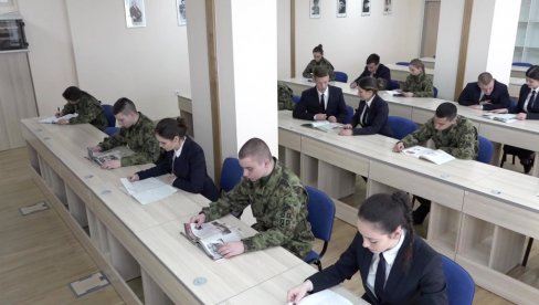 ВОЈНЕ ШКОЛЕ ОТВОРИЛЕ ВРАТА: Посете заинтересованих за упис ВОЈНЕ ШКОЛЕ ОТВОРИЛЕ ВРАТА: Посете заинтересованих за упис