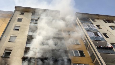 ПОЖАР У ЦЕНТРУ ПИРОТА: Изгорео стан, станаре извлачили кроз ходнике пуне дима, две особе превезене у болницу (ФОТО) ПОЖАР У ЦЕНТРУ ПИРОТА: Изгорео стан, станаре извлачили кроз ходнике пуне дима, две особе превезене у болницу (ФОТО)