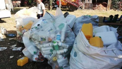 СОМБОРЦИ ЧУВАЈУ ОКРУЖЕЊЕ: Прикупљање амалажног пестицидног отпада СОМБОРЦИ ЧУВАЈУ ОКРУЖЕЊЕ: Прикупљање амалажног пестицидног отпада