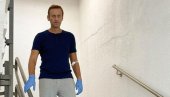 ВЕЋ 19 ДАНА ШТРАЈКУЈЕ ГЛАЂУ: Управа затвора пребацује Наваљног у болницу ВЕЋ 19 ДАНА ШТРАЈКУЈЕ ГЛАЂУ: Управа затвора пребацује Наваљног у болницу