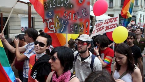 ГЕЈ ПАРАДА ОДРЖАНА У ЗАГРЕБУ: Тражили изједначавање права свих породица (ФОТО) ГЕЈ ПАРАДА ОДРЖАНА У ЗАГРЕБУ: Тражили изједначавање права свих породица (ФОТО)