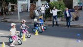 ŠPARTALI KOLOVOZOM: Sugrađani iskoristili Dan bez automobila u centru grada ŠPARTALI KOLOVOZOM: Sugrađani iskoristili Dan bez automobila u centru grada