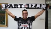 LEONARDO BACIO GROBARE U EKSTAZU: Vratiću se s jednom nogom (FOTO) LEONARDO BACIO GROBARE U EKSTAZU: Vratiću se s jednom nogom (FOTO)