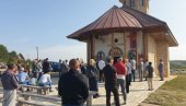 ПОЧАСТ ЈУНАЦИМА РОДА: Обележена годишњица битке и освећења храма на Мачковом камену ПОЧАСТ ЈУНАЦИМА РОДА: Обележена годишњица битке и освећења храма на Мачковом камену