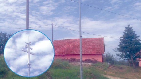 КРСТОВИ ПОНОВО НА РАСКРШЋИМА: Уништавали су их у Србији, а у овом месту их и даље има КРСТОВИ ПОНОВО НА РАСКРШЋИМА: Уништавали су их у Србији, а у овом месту их и даље има