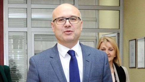 VUČEVIĆEV APEL NA GRAĐANE: Tražim da svi nosimo maske tamo gde je potrebno, da prestanemo da organizujemo slavlja u većem obimu VUČEVIĆEV APEL NA GRAĐANE: Tražim da svi nosimo maske tamo gde je potrebno, da prestanemo da organizujemo slavlja u većem obimu