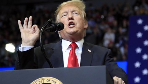 ОДЛУКЕ У БЕЛОЈ КУЋИ ДОНОСИ ГРУПА ФАШИСТА, КОМУНИСТА И МАРКСИСТА: Трамп никад директнији, не мисли да Бајден одлучује о било чему ОДЛУКЕ У БЕЛОЈ КУЋИ ДОНОСИ ГРУПА ФАШИСТА, КОМУНИСТА И МАРКСИСТА: Трамп никад директнији, не мисли да Бајден одлучује о било чему