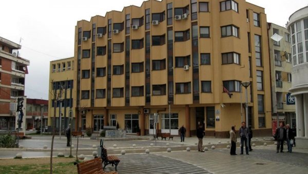 ОВАЈ ГРАД ЈЕ ПОТЕНЦИЈАЛНО ЖАРИШТЕ КОРОНЕ: Мештани летовали у Албанији, Кризни штаб забринут ОВАЈ ГРАД ЈЕ ПОТЕНЦИЈАЛНО ЖАРИШТЕ КОРОНЕ: Мештани летовали у Албанији, Кризни штаб забринут